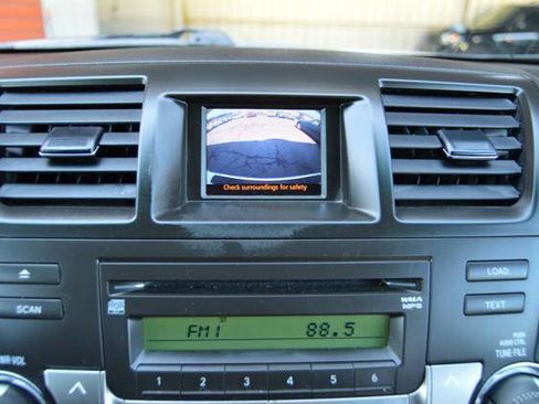 Used 2010 Toyota Highlander 4WD Hybrid image 25