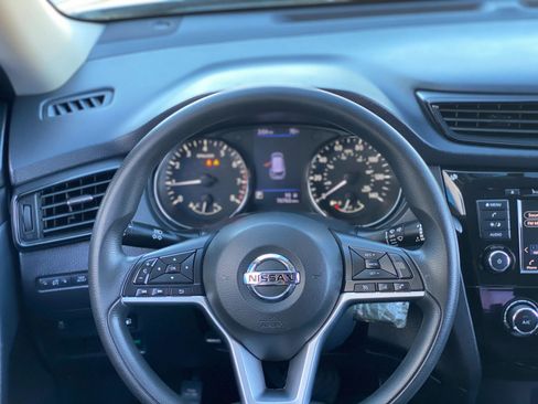Used 2018 Nissan Rogue S image 24