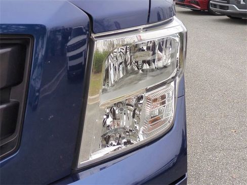 Used 2021 Nissan Titan SV w/ SV Convenience Package image 10