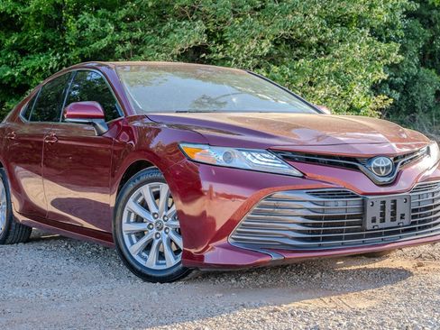 Used 2018 Toyota Camry XLE w/ Audio Package FWD image 7