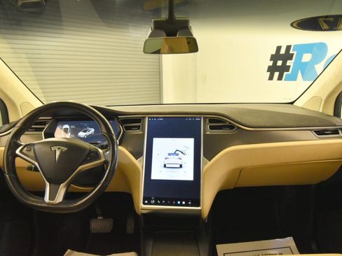 Used 2017 Tesla Model X 75D AWD/4WD image 30