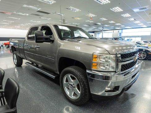 Used 2014 Chevrolet Silverado 2500 LT w/ Custom Sport Truck Package image 6