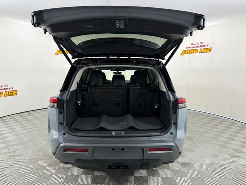 New 2026 Nissan Pathfinder Platinum FWD image 5