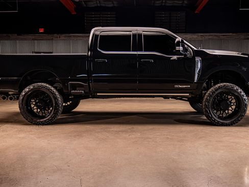 Used 2023 Ford F250 Platinum AWD/4WD image 3