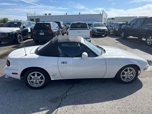 Used 1996 MAZDA MX-5 Miata RWD image 6