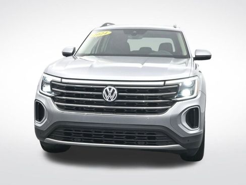 Used 2024 Volkswagen Atlas SE image 2
