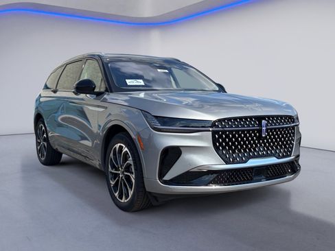 New 2025 Lincoln Nautilus Reserve image 11