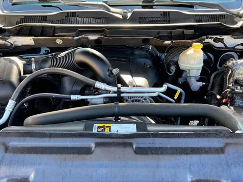 Used 2015 RAM 1500 Express RWD image 31