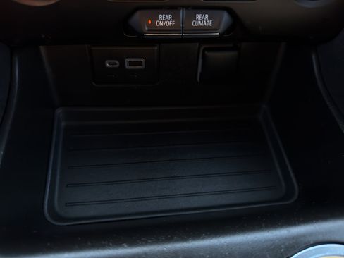 Used 2022 GMC Yukon SLE w/ Gmc Pro Safety Plus Package image 21