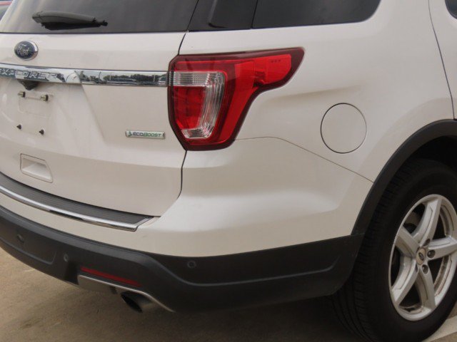 Used 2018 Ford Explorer XLT w/ Equipment Group 202A FWD image 10