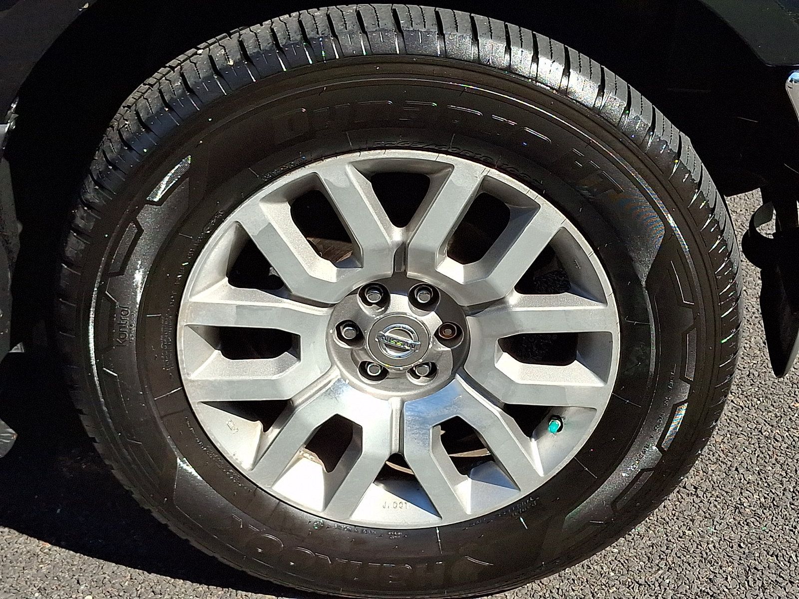 Used 2011 Nissan Frontier SL w/ Moonroof Pkg AWD/4WD image 8