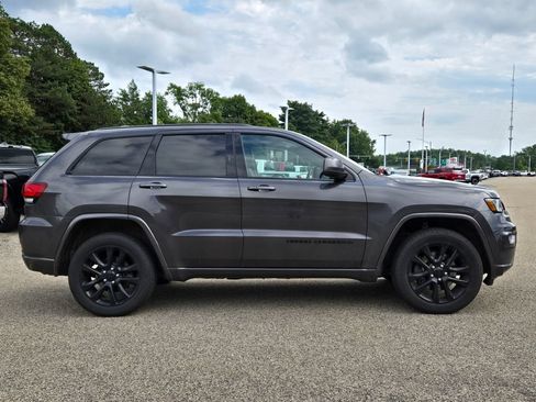 Used 2021 Jeep Grand Cherokee Laredo X AWD/4WD image 7