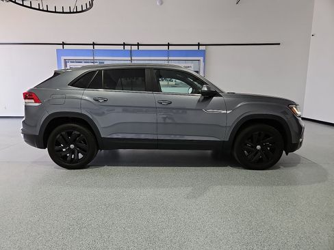 Certified 2022 Volkswagen Atlas Cross Sport SE w/ Black Wheel Package AWD/4WD image 9