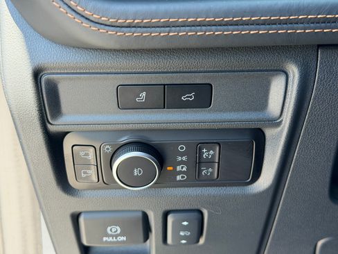 Used 2023 Ford Expedition Platinum AWD/4WD image 31