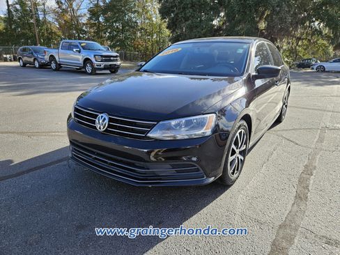 Used 2016 Volkswagen Jetta SE image 2