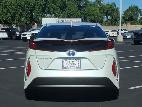 Certified 2018 Toyota Prius Prime Advanced image 9