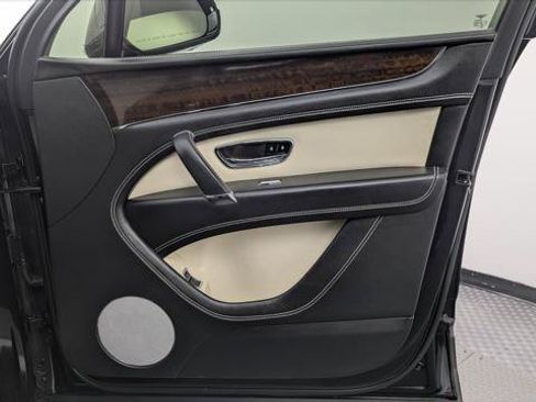 Used 2019 Bentley Bentayga AWD/4WD image 24