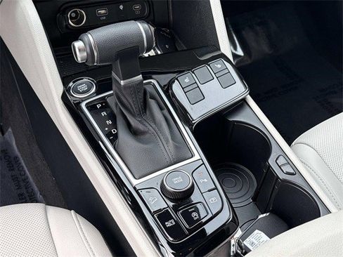 Used 2025 Kia Sportage EX image 22