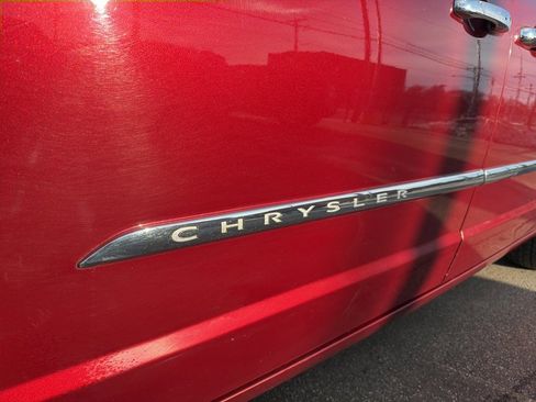 Used 2016 Chrysler Town & Country Touring-L image 10