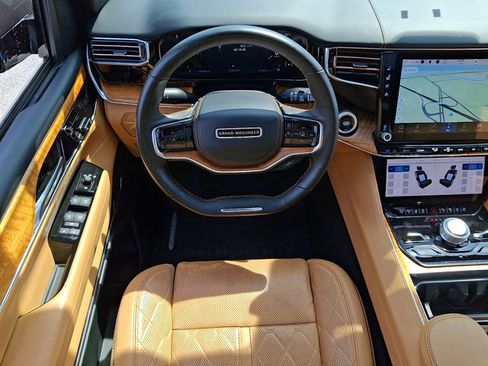 Used 2022 Jeep Grand Wagoneer Series III AWD/4WD image 13