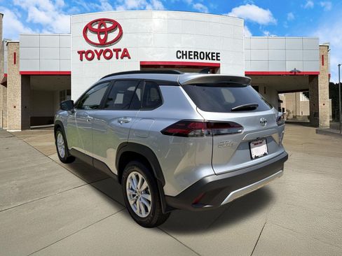 Used 2026 Toyota Corolla Cross LE FWD image 7