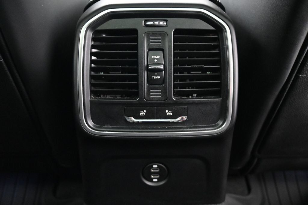 Certified 2024 Porsche Macan Turbo AWD/4WD image 8