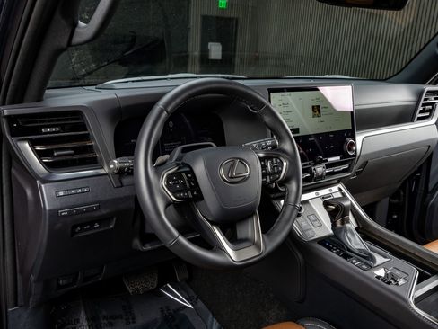 Used 2025 Lexus GX 550 w/ Cold Area Package image 17