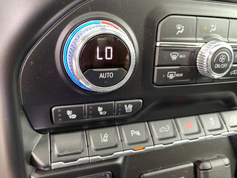 Used 2022 GMC Sierra 2500 AT4 w/ AT4 Preferred Package image 19