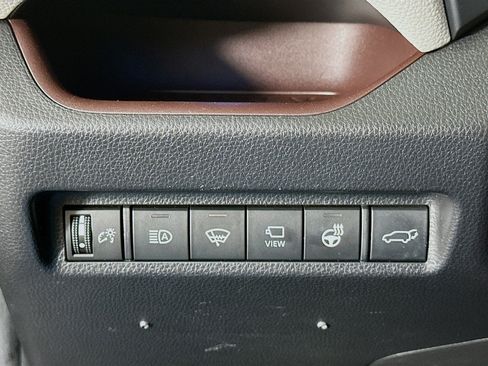 Used 2020 Toyota RAV4 Limited AWD/4WD image 17