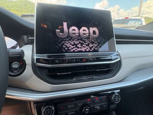 Used 2025 Jeep Compass Limited AWD/4WD image 19