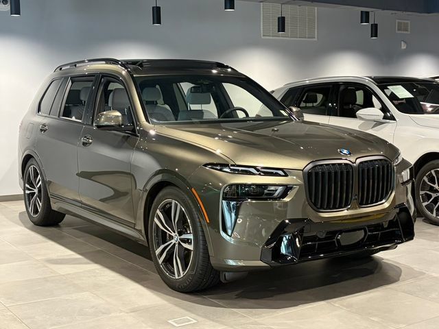 New 2026 BMW X7 xDrive40i w/ M Sport Package AWD/4WD image 3