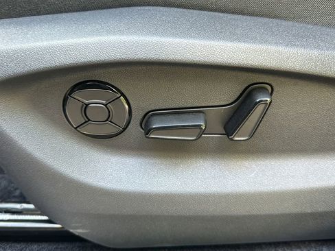 New 2026 Volkswagen Tiguan SE image 18