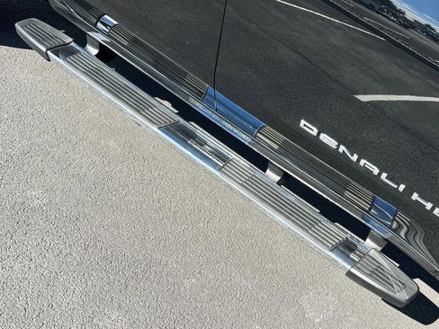 Used 2024 GMC Sierra 2500 Denali image 17