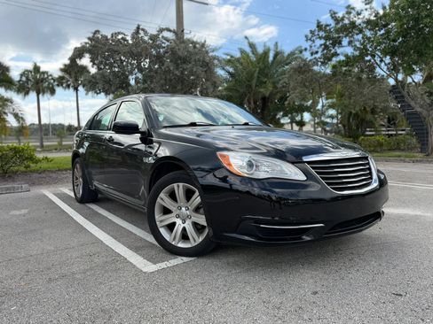 Used 2013 Chrysler 200 Touring FWD image 1