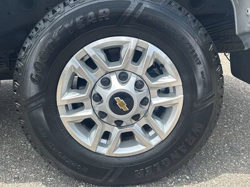 Used 2025 Chevrolet Silverado 2500 LT w/ Convenience Package AWD/4WD image 19