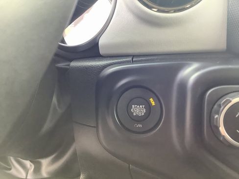 Used 2023 Jeep Wrangler Unlimited Sahara image 16