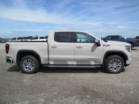 New 2026 GMC Sierra 1500 Denali AWD/4WD image 3