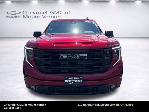 Used 2022 GMC Sierra 1500 Elevation w/ LPO, Elevation Black Package AWD/4WD image 19