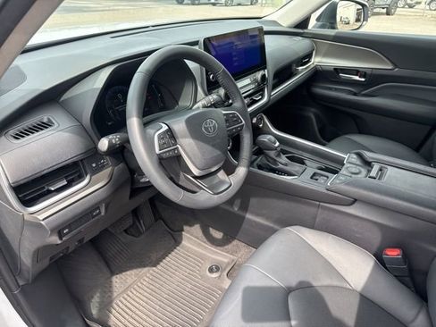 Used 2024 Toyota Grand Highlander AWD image 24