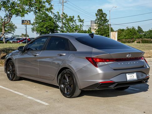 Used 2023 Hyundai Elantra SEL FWD image 9