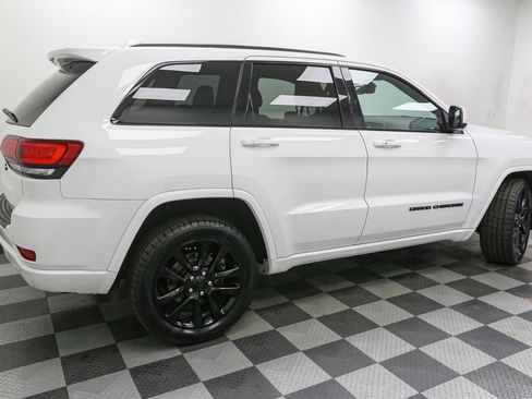 Used 2019 Jeep Grand Cherokee Altitude image 9