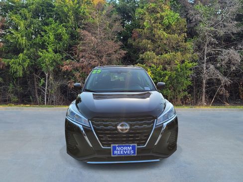 Used 2025 Nissan Kicks Play S FWD image 2