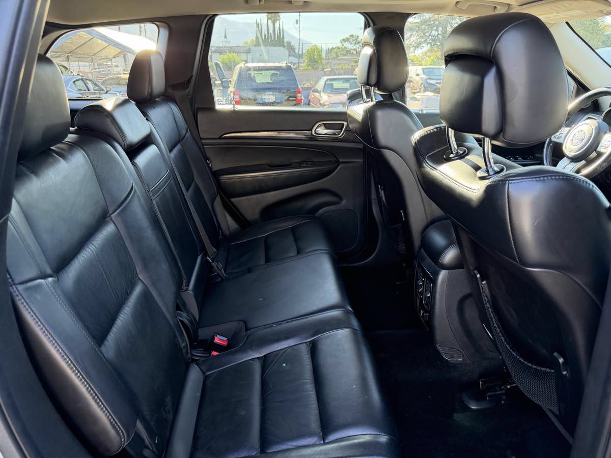Used 2012 Jeep Grand Cherokee Laredo RWD image 16