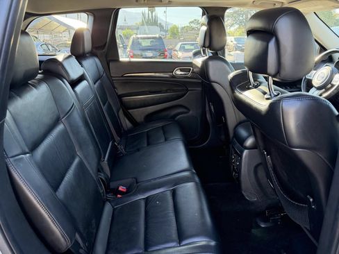 Used 2012 Jeep Grand Cherokee Laredo RWD image 16