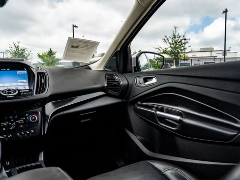 Used 2019 Ford Escape Titanium AWD/4WD image 29