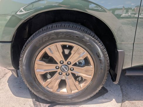 Used 2024 Nissan Titan SV w/ SV Bronze Edition Package RWD image 18