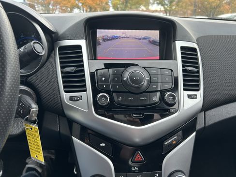 Used 2016 Chevrolet Cruze LT FWD image 17