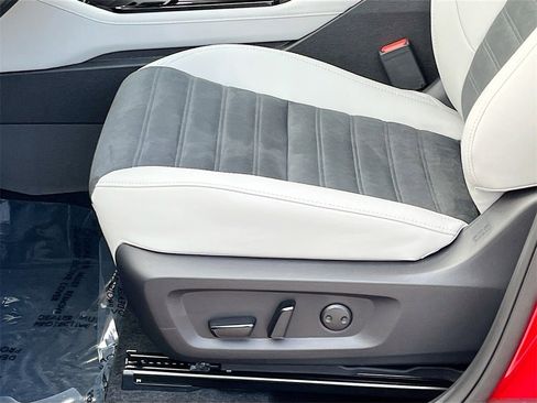 New 2025 Mitsubishi Outlander SE image 19