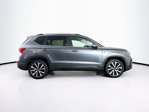 Used 2024 Volkswagen Taos SE image 10