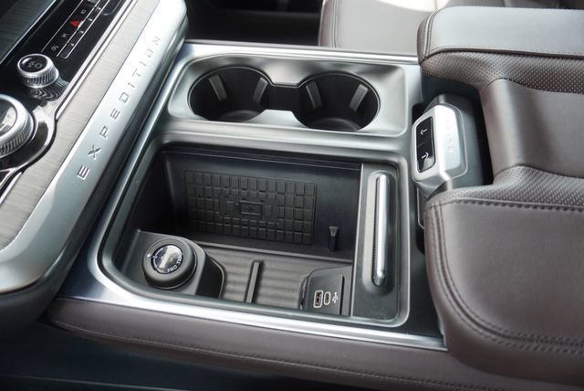 Used 2025 Ford Expedition Max Platinum w/ Platinum Ultimate Package AWD/4WD image 43